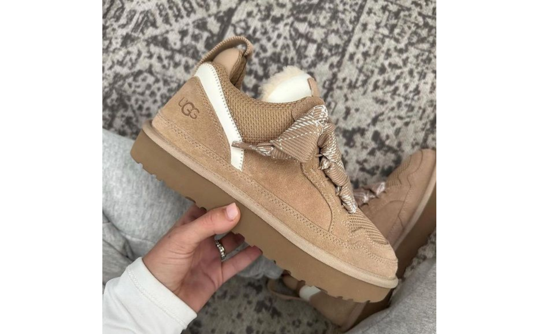 UGG Lowmel Sand 